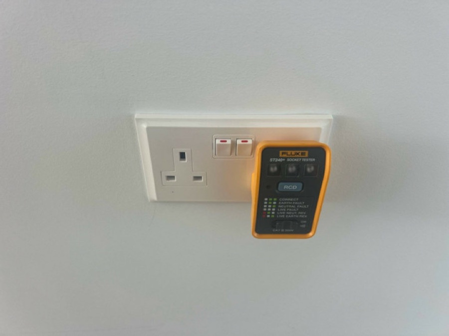 Socket tester with RCD test, Fluke